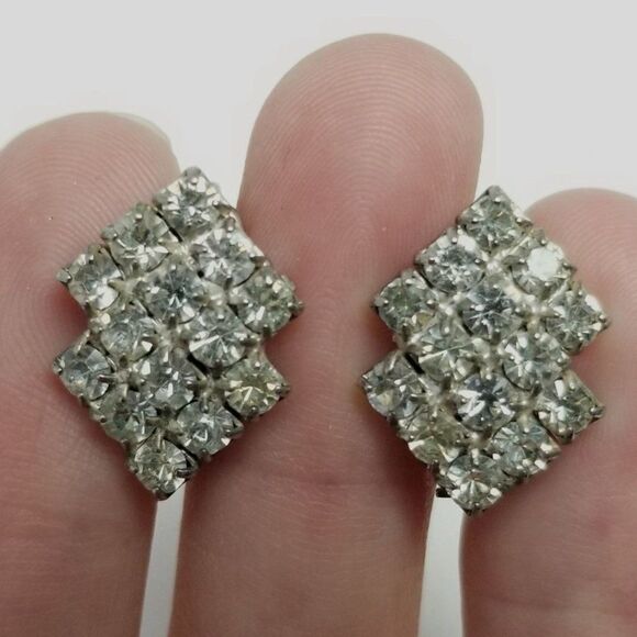 Vintage Sparkly Rhinestone Cluster Clip On Earrings, Retro Silver Tone Estate - Picture 1 of 6